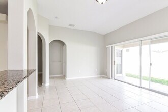 12006 Butler Woods Cir in Riverview, FL - Foto de edificio - Building Photo