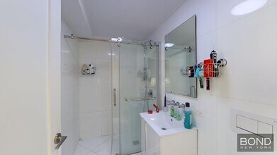 237 E 34th St in New York, NY - Building Photo - Building Photo