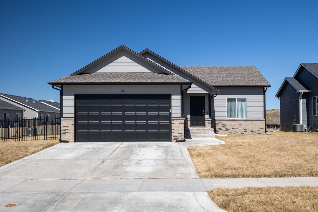 8962 Summerside Pl in Bel Aire, KS - Building Photo