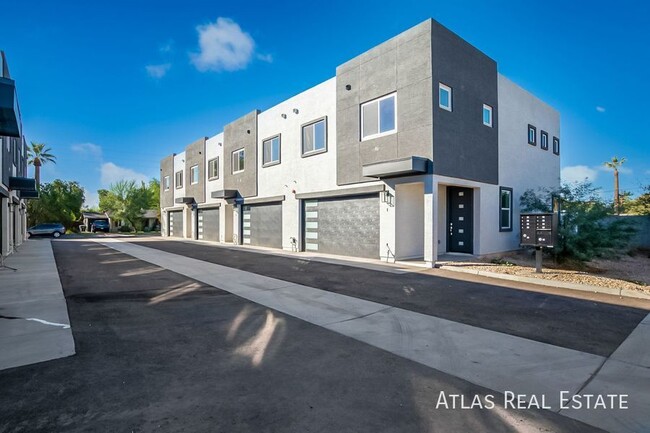 3010 E Yale St in Phoenix, AZ - Foto de edificio - Building Photo