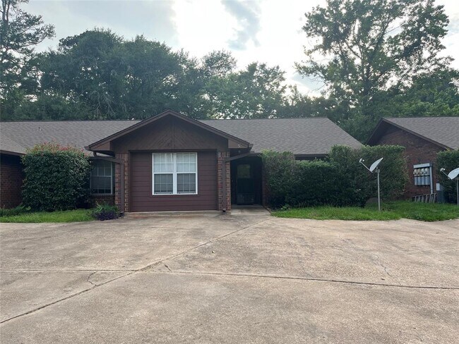 2904 Old Houston Rd in Huntsville, TX - Building Photo - Building Photo