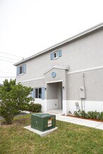 1205 NW 3rd Ln in Florida City, FL - Building Photo - Building Photo
