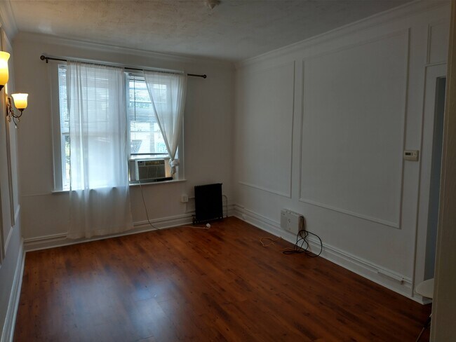 276 Oriental Pl, Unit 3