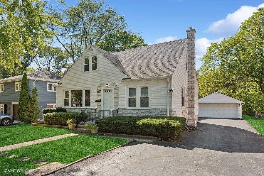 218 S Glendale Ave in Barrington, IL - Building Photo