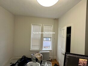 157 E Cottage St, Unit 1 in Boston, MA - Foto de edificio - Building Photo