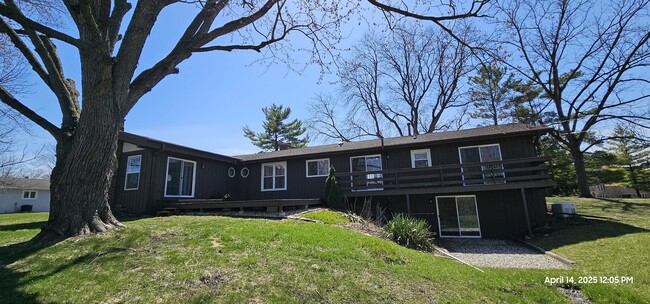 222 Frances Ln in Barrington, IL - Building Photo - Building Photo
