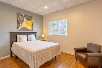 Greenfield Village in Greenfield, CA - Foto de edificio - Interior Photo