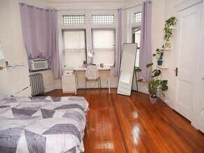 223 Saint Paul St, Unit 1 in Brookline, MA - Building Photo - Building Photo