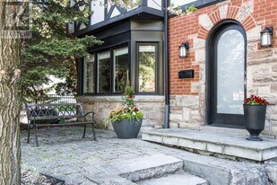 3 Oakwood Pl in Hamilton, ON - Building Photo