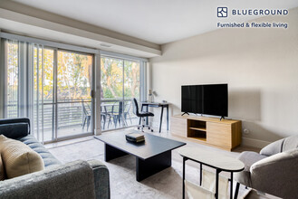 745 S Bernardo Ave in Sunnyvale, CA - Foto de edificio - Building Photo