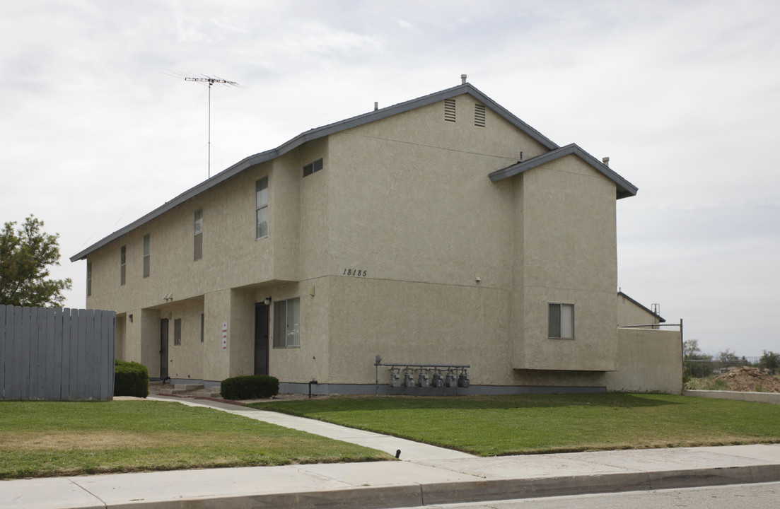 18185 Casaba Rd in Adelanto, CA - Building Photo