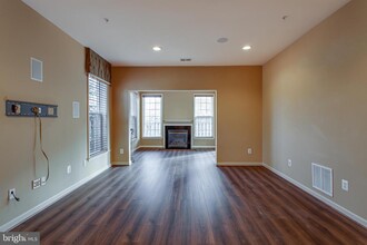 22000 Avonworth Square in Broadlands, VA - Building Photo - Building Photo