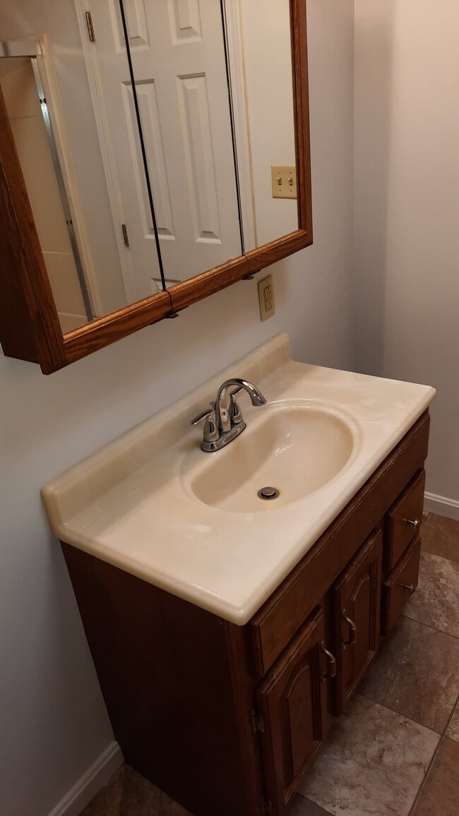 328 Poplar St, Unit Apt #3 in Madison, IN - Building Photo - Building Photo