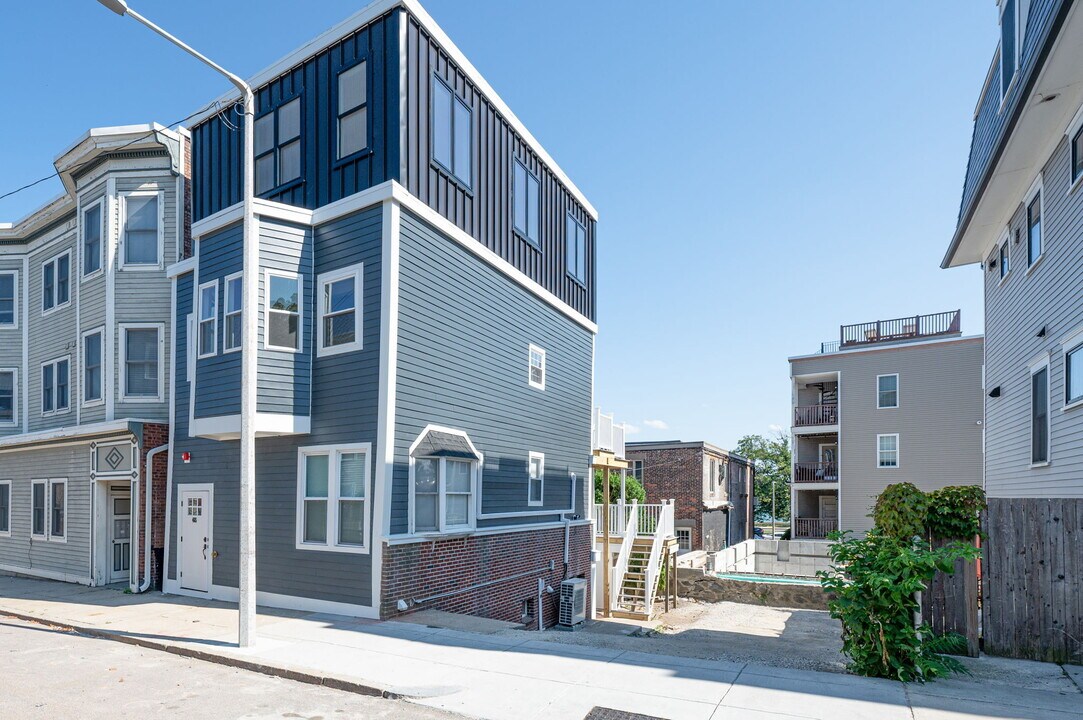 465 E 8th St, Unit 3 in Boston, MA - Building Photo