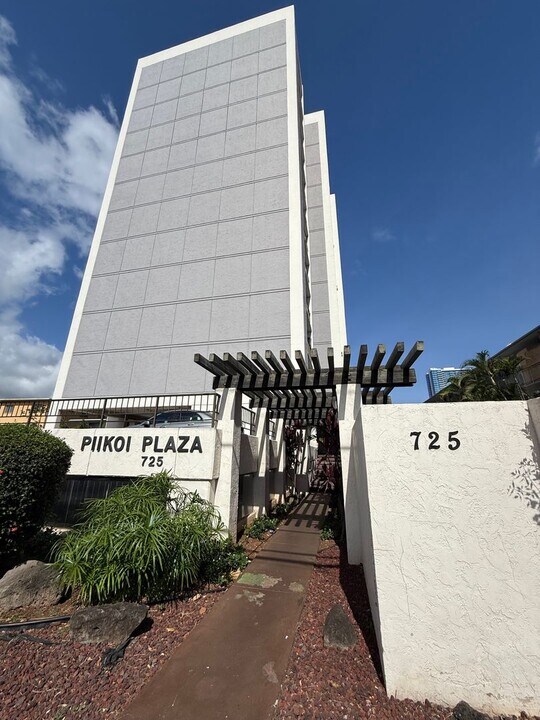 725 Piikoi St in Honolulu, HI - Building Photo