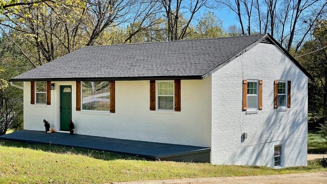 property at 820 Goldfinch Ave