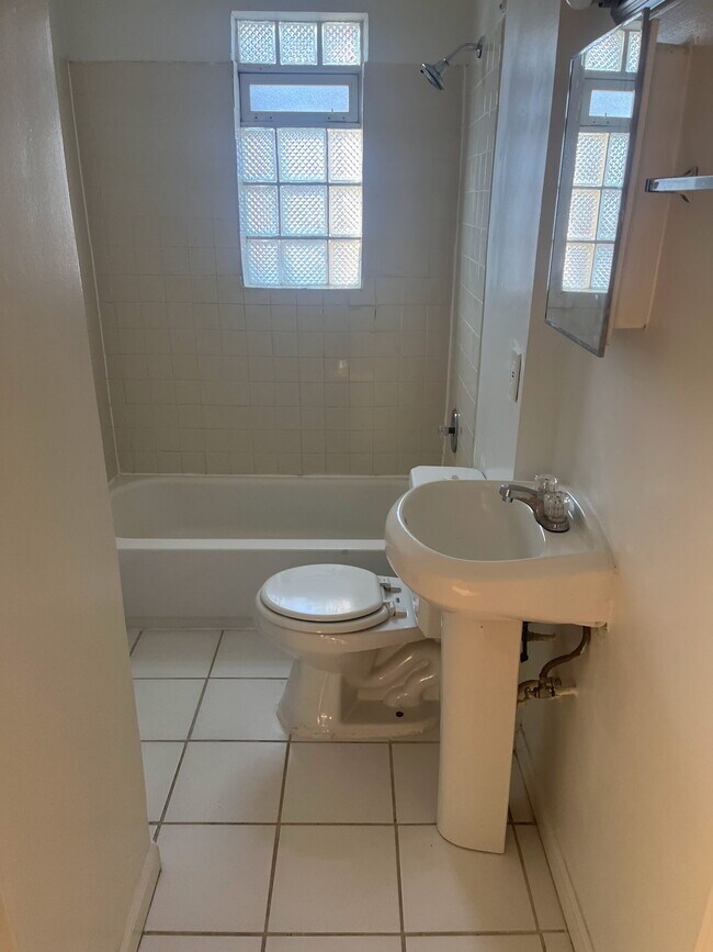 4422 Reading Ln, Unit 4422 Reading LN in Cincinnati, OH - Building Photo - Building Photo