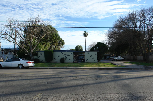 581 E 5th Ave in Chico, CA - Building Photo - Building Photo