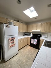 1322 Garnet Ave, Unit 201 in San Diego, CA - Building Photo - Building Photo