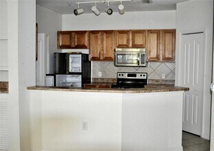 6157 Metrowest Blvd in Orlando, FL - Building Photo - Building Photo