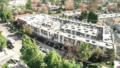 Barclay Square Apartment in Sherman Oaks, CA - Building Photo - Building Photo