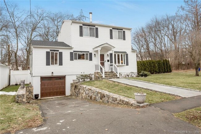 1 Eleanor Ln in Norwalk, CT - Building Photo - Building Photo