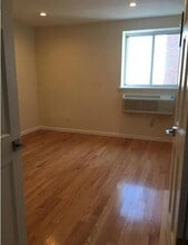 51-25 Queens Blvd in Queens, NY - Building Photo - Building Photo