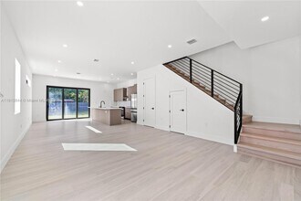 740 NW 24th Ct-Unit -2 in Miami, FL - Building Photo - Building Photo
