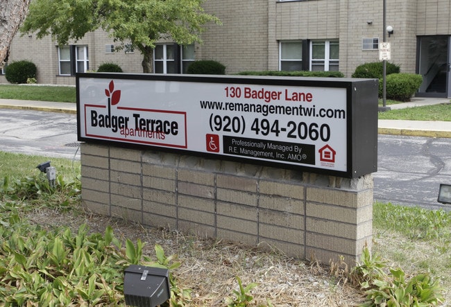 Badger Terrace Apartments in Green Bay, WI - Foto de edificio - Building Photo