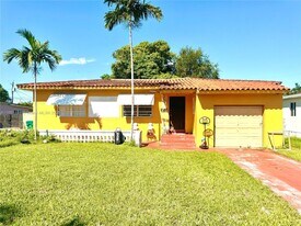 100 NW 64th Ct in Miami, FL - Building Photo