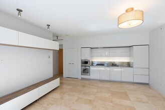 838 W Hastings St in Vancouver, BC - Building Photo - Building Photo