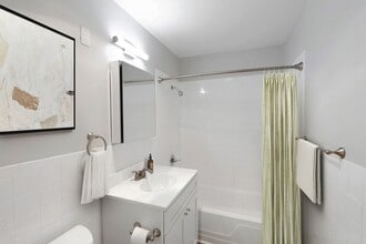 Lake Shore Park Apartments in Watervliet, NY - Building Photo - Building Photo