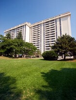 10 Grenoble in Toronto, ON - Building Photo