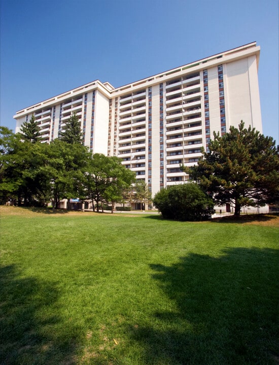 10 Grenoble in Toronto, ON - Building Photo