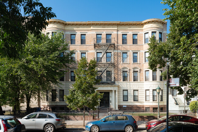 555 Eastern Pky in Brooklyn, NY - Building Photo - Building Photo