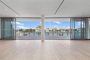 5 Grove Isle Dr, Unit S201 in Miami, FL - Building Photo