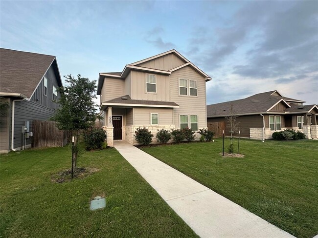 906 Main St in Hutto, TX - Building Photo - Building Photo