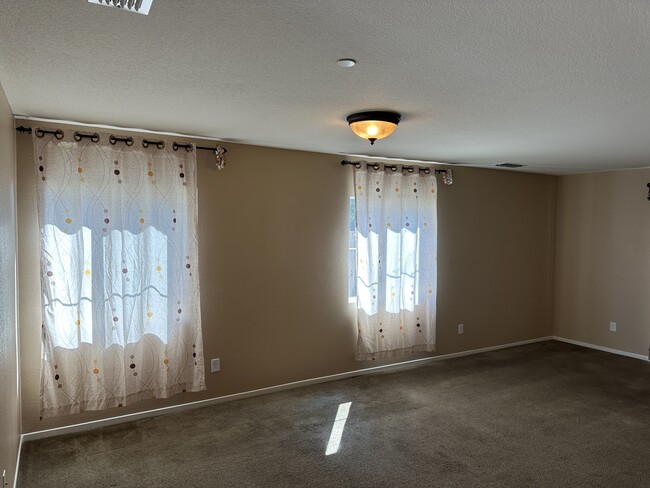 2714 Twin Bridges Ln in Stockton, CA - Building Photo - Building Photo