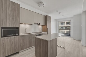 65 Broadway Ave in Toronto, ON - Building Photo - Building Photo