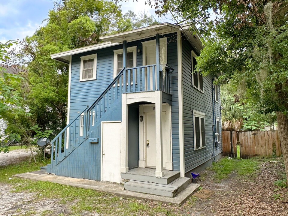 13 NW 10th St in Gainesville, FL - Building Photo