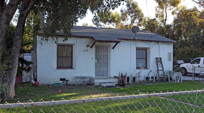 1938-1946 E 8th St in National City, CA - Foto de edificio - Building Photo