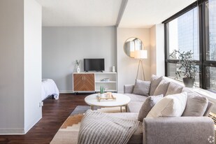 439 E Ohio St in Chicago, IL - Building Photo