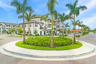 Legacy Las Palmas in Hialeah, FL - Building Photo - Building Photo