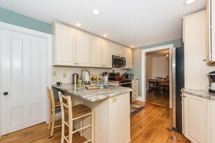 69 Dennett St in Portsmouth, NH - Building Photo