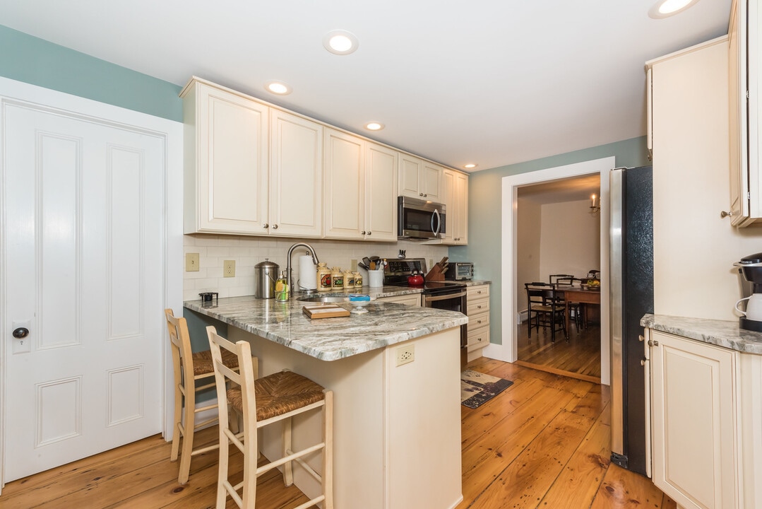 69 Dennett St in Portsmouth, NH - Building Photo