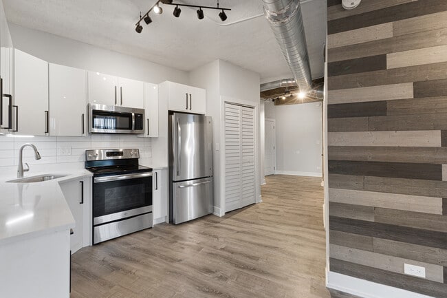 7645 N Sheridan Rd in Chicago, IL - Building Photo - Building Photo