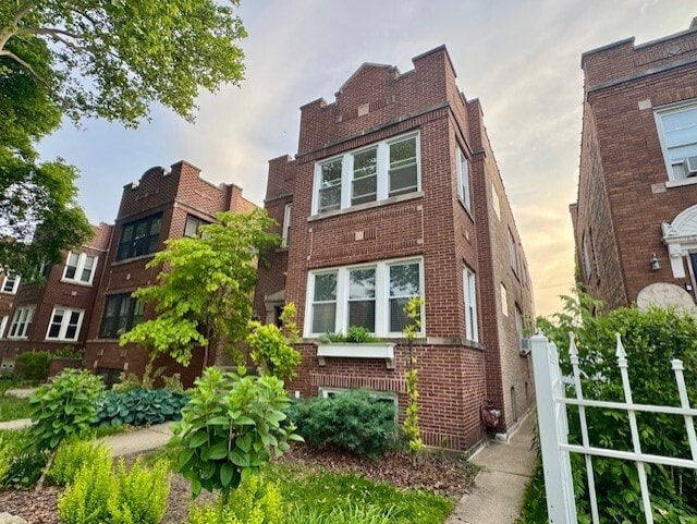 property at 6724 N Campbell Ave