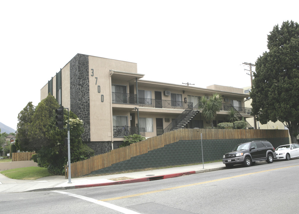 3700 Oak St in Burbank, CA - Building Photo