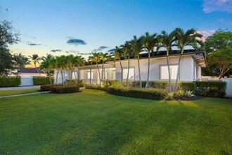 9580 SW 101st Terrace in Miami, FL - Building Photo - Building Photo