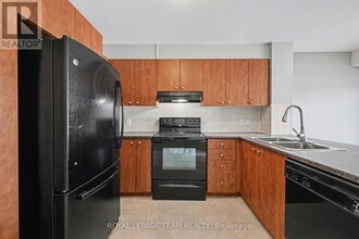 554 Chapman Mills Dr in Ottawa, ON - Building Photo - Building Photo